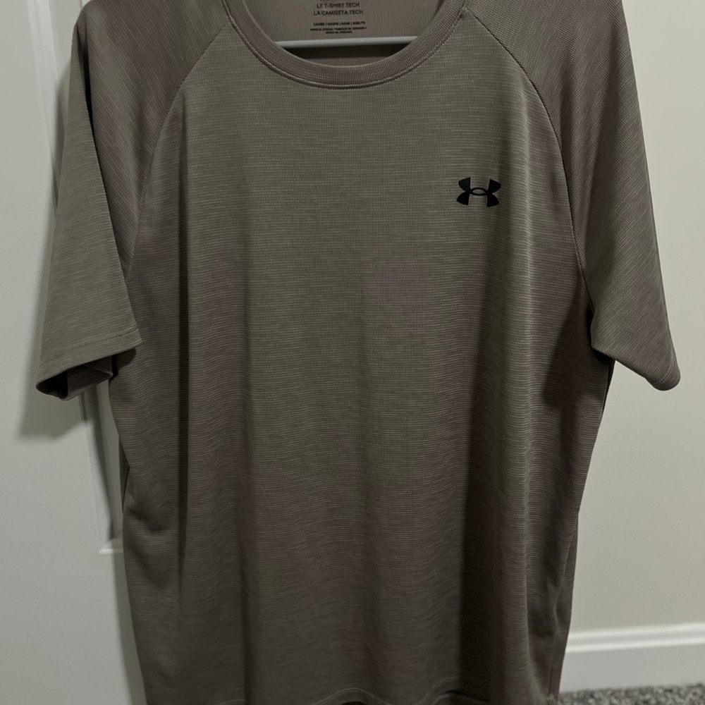 Under Armour Men's Gray Performance Shirt